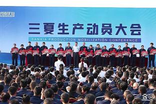 现场视频：中国女足先向日本队教练组鞠躬，随后日本女足向水庆霞鞠躬